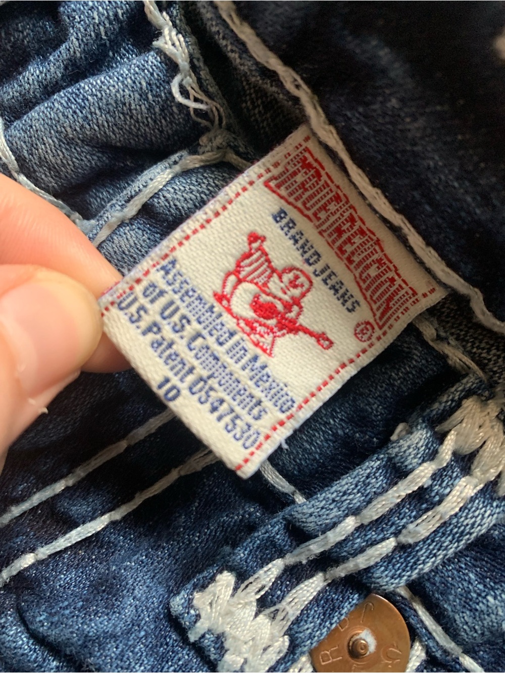 True Religion Women's Dark Blue Flare Jeans with White Contrast Stitching - Picture 3 of 5